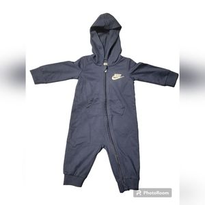 Infant's Nike zip up outfit
